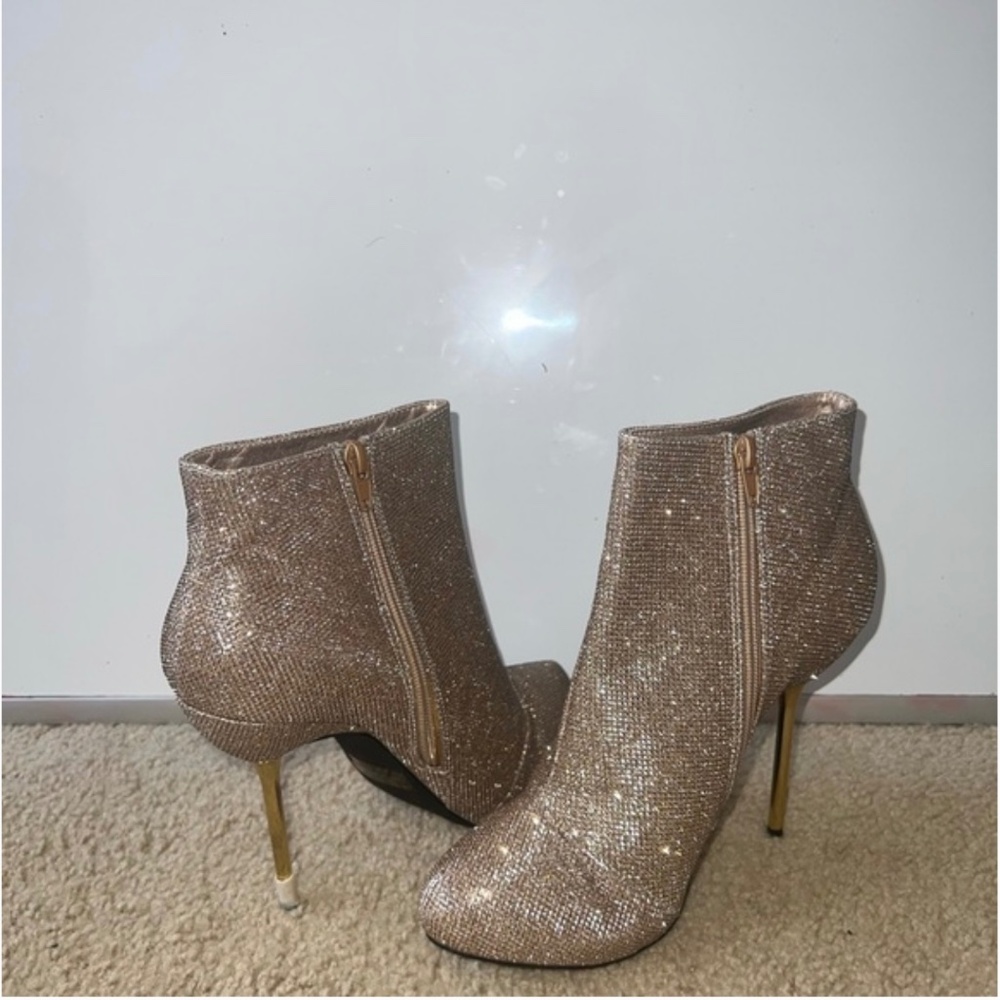 Qupid ankle booties